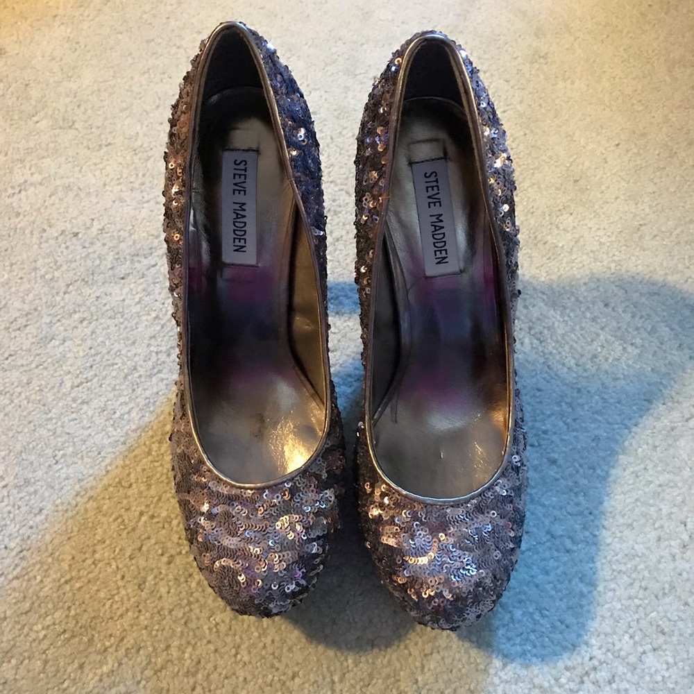 Steve Madden sequined pump